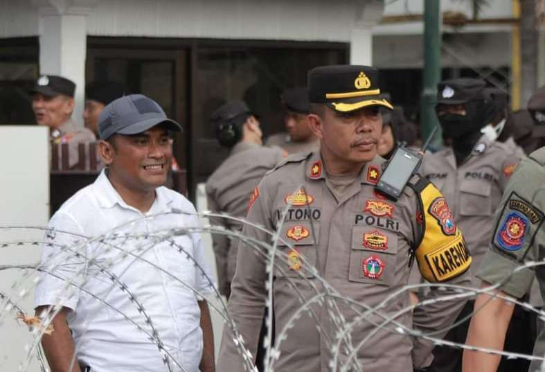 Kabagops Polres Jember Kompol Istono (kanan) (Foto: Dokumentasi Polres Jember)