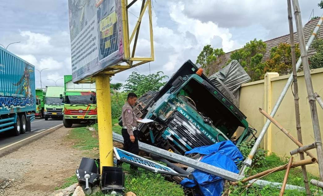 Kecelakaan tunggal di Jalan Ringroad Tuban turut Desa Semanding, Kecamatan Semanding, Tuban. (Foto: Istimewa)