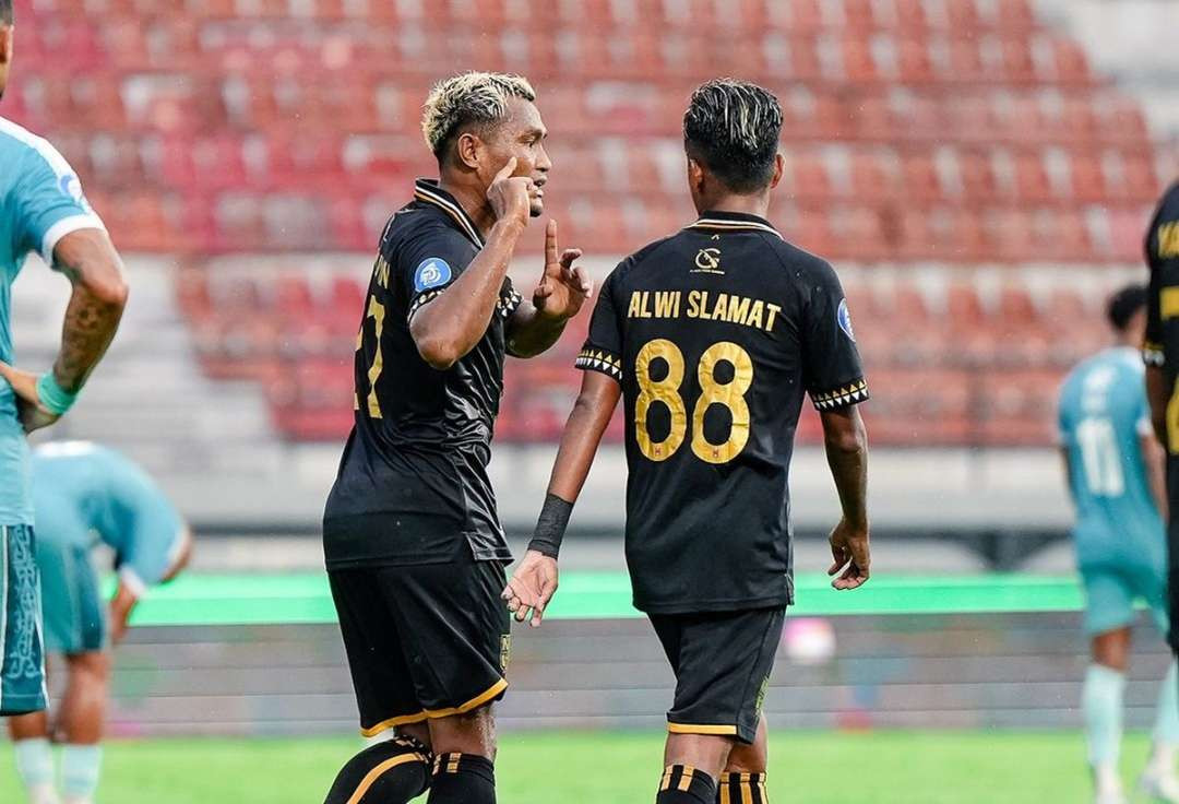 Malut United meneruskan tren positif mereka dengan memukul tuan rumah PSBS Biak dengan skor 3-1, pada pertandingan Liga 1. (Foto: Instagram @malutunitedfc)