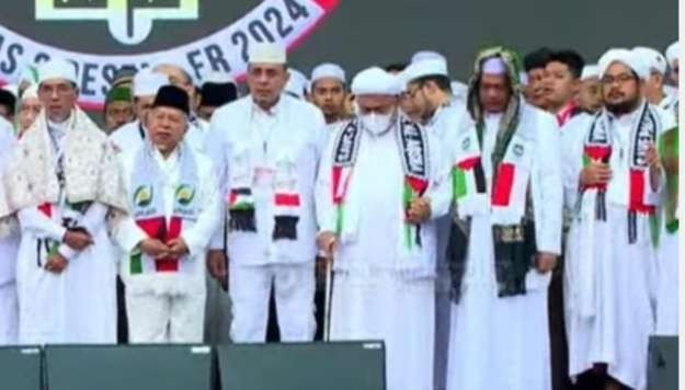 Rizieq Shihab menghadiri Reuni Akbar Aksi 212 di Silang Monas Jakarta Pusat, Senin 2 Desember 2024 pagi. (Foto: Istimewa)