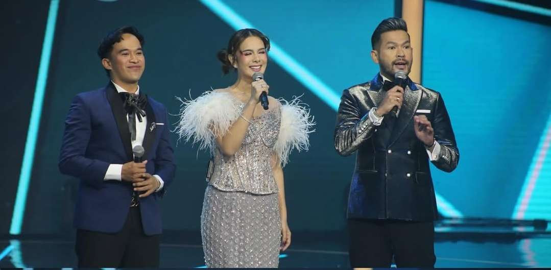 Host Indonesia Trending Awards 2024 GTV (kiri) Anwar BAB, Astrid Tiar, dan Rian Ibram. (Foto: Instagram @officialgtvid)