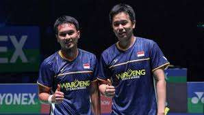 Pebulu tangkis veteran Indonesia, Hendra Setiawan (kanan), mengumumkan rencana pensiun. Indonesia Masters 2025 menjadi ajang terakhirnya.(Foto: PBSI)