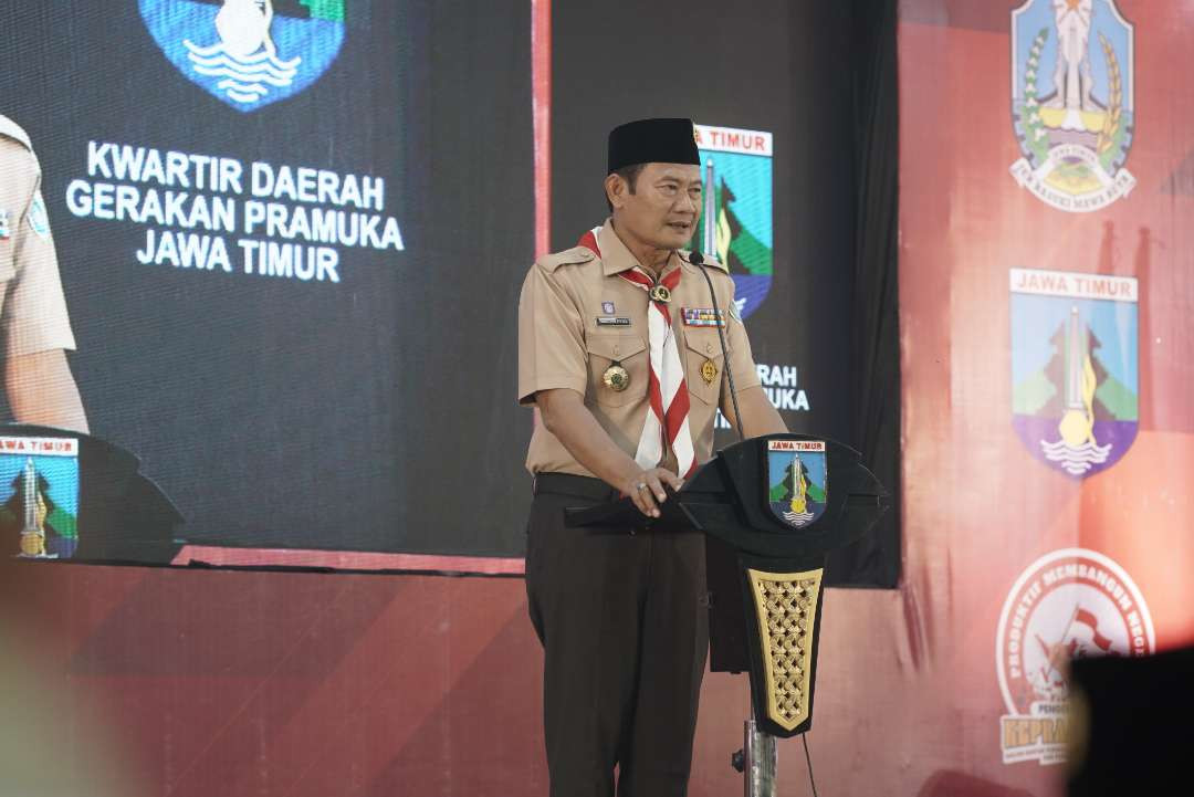 Ketua Majelis Pembimbing Cabang Lamongan, Dr. H. Yuhronur Efendi, MBA., memberikan nasihat pada anggota Pramuka Penegak yang hadir di Convention Hall Universitas Muhammadiyah Lamongan pada 3 Desember 2024. (Foto: Pusdatin Kwarda Jatim) 