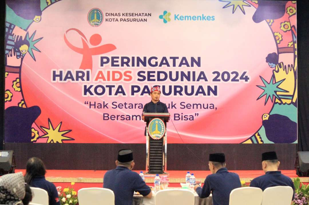 Plt. Walikota Pasuruan Adi Wibowo (Mas Adi) saat membuka kegiatan Peringatan AIDS 2024 yang diselenggarakan di Valencia Bakery pada Sabtu, 30 November 2024 pagi. (Foto: Istimewa)