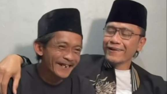 Gus Miftah sudah bertemu Sunaji, pedagang es teh yang sempat disebutnya gob***. (Foto: Istimewa)