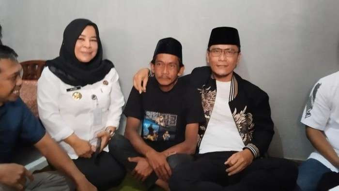 Utusan Khusus Presiden, Miftah Maulana Habiburrahman atau Gus Miftah menemui penjual es teh yang viral setelah diolok-oloknya. (Foto: Instagram Gus Miftah)