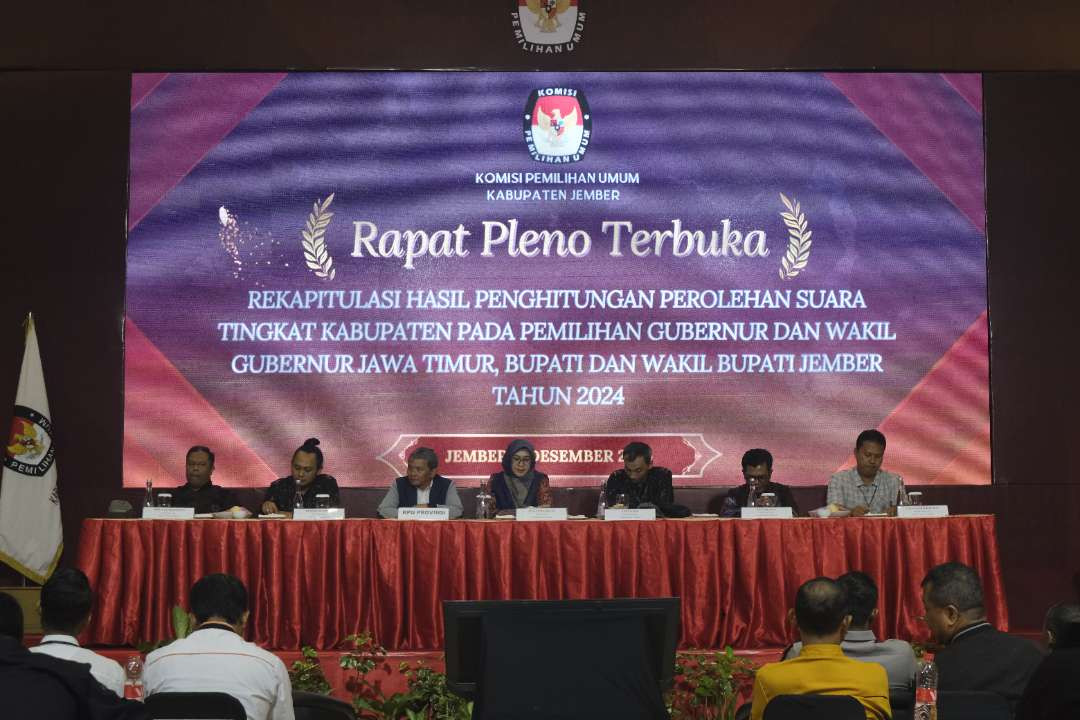 Rapat pleno terbuka rekapitulasi penghitungan perolehan suara tingkat kabupaten oleh KPU Jember (Foto: Dokumentasi KPU Jember)