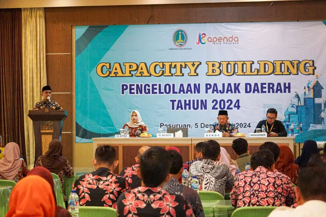 Plt. Wali Kota Pasuruan, Adi Wibowo, saat membuka Capacity Building yang diadakan oleh Badan Pendapatan Daerah (Bapenda) Kota Pasuruan. (Foto: Pemkot Pasuruan)