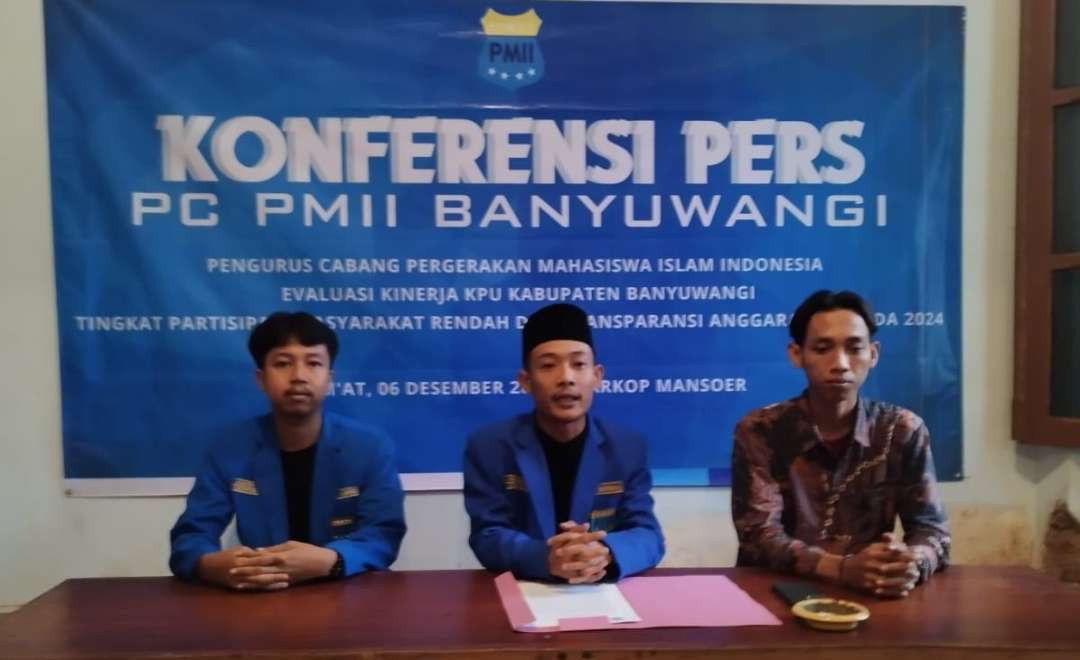 PC PMII Banyuwangi menggelar konferensi pers terkait rendahnya partisipasi masyarakat dalam pilkada Banyuwangi (Foto: Muh Hujaini/Ngopibareng.id)