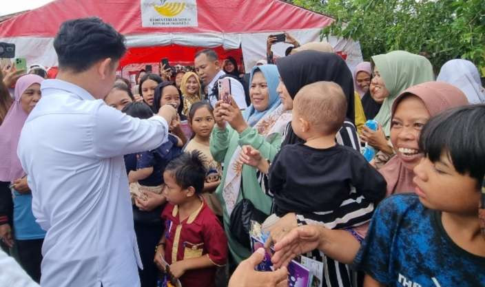 Wakil Presiden Gibran Didampingi Pj. Gubernur Jawa Barat Bey Machmudin dan Kepala BNPB Suharyanto meninjau  lokasi Bencana Desa Sukamaju, Kecamatan Cikembar, Kabupaten Sukabumi (Foto: Setwapres)