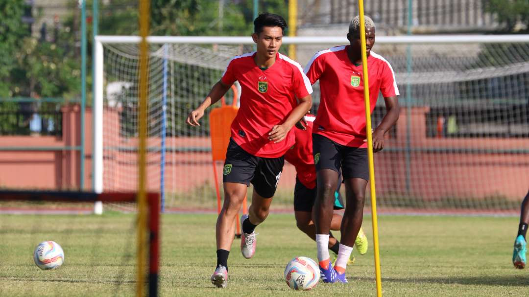 Pemain Persebaya, Malik Risaldi akan tampil inti melawan Arema FC. (Foto: Fariz Yarbo/Ngopibareng.id)