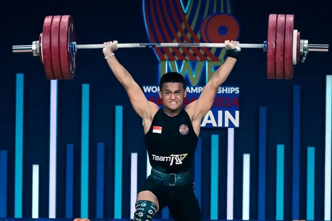 Lifter Indonesia Rizki Juniansyah meraih medali perak dan perunggu pada Kejuaraan Dunia Angkat Besi 2024 di Manama, Bahrain.(Foto: PB PABSI)