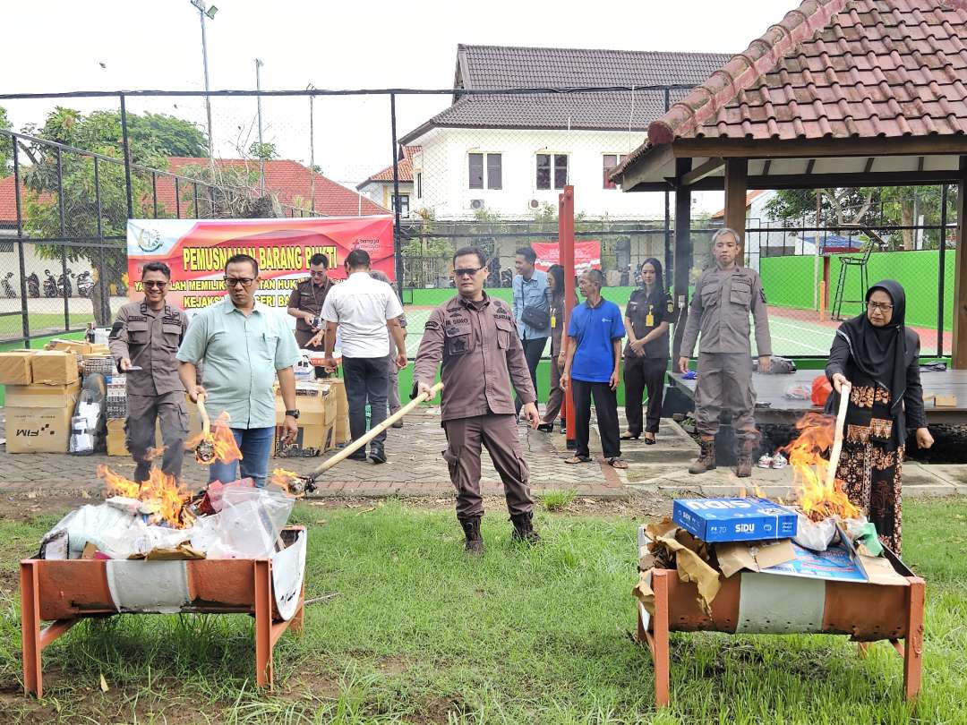 Pemusnahan barang bukti sejumlah perkara yang sudah memiliki kekuatan hukum tetap. (Foto: Istimewa)