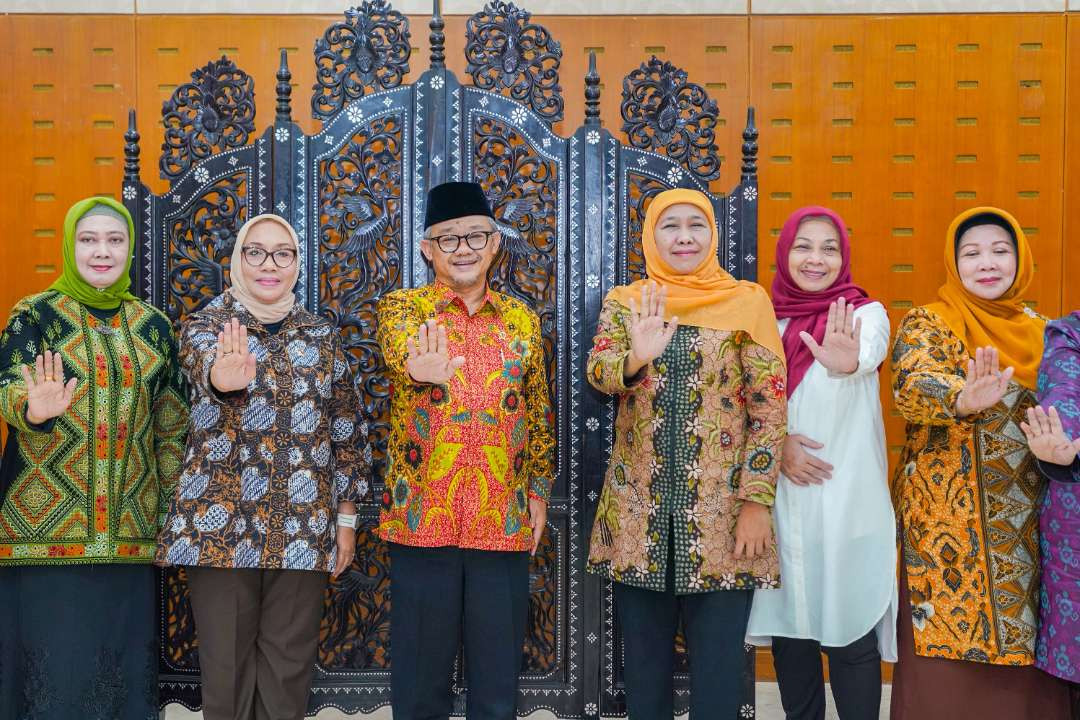 Ketua Umum PP Muslimat NU Khofifah Indar Parawansa bersama rombongan PP Muslimat NU silaturahmi dengan Menteri Dikdasmen RI Abdul Mu'ti di Jakarta, Kamis 12 Desember 2024. (Foto: Istimewa)