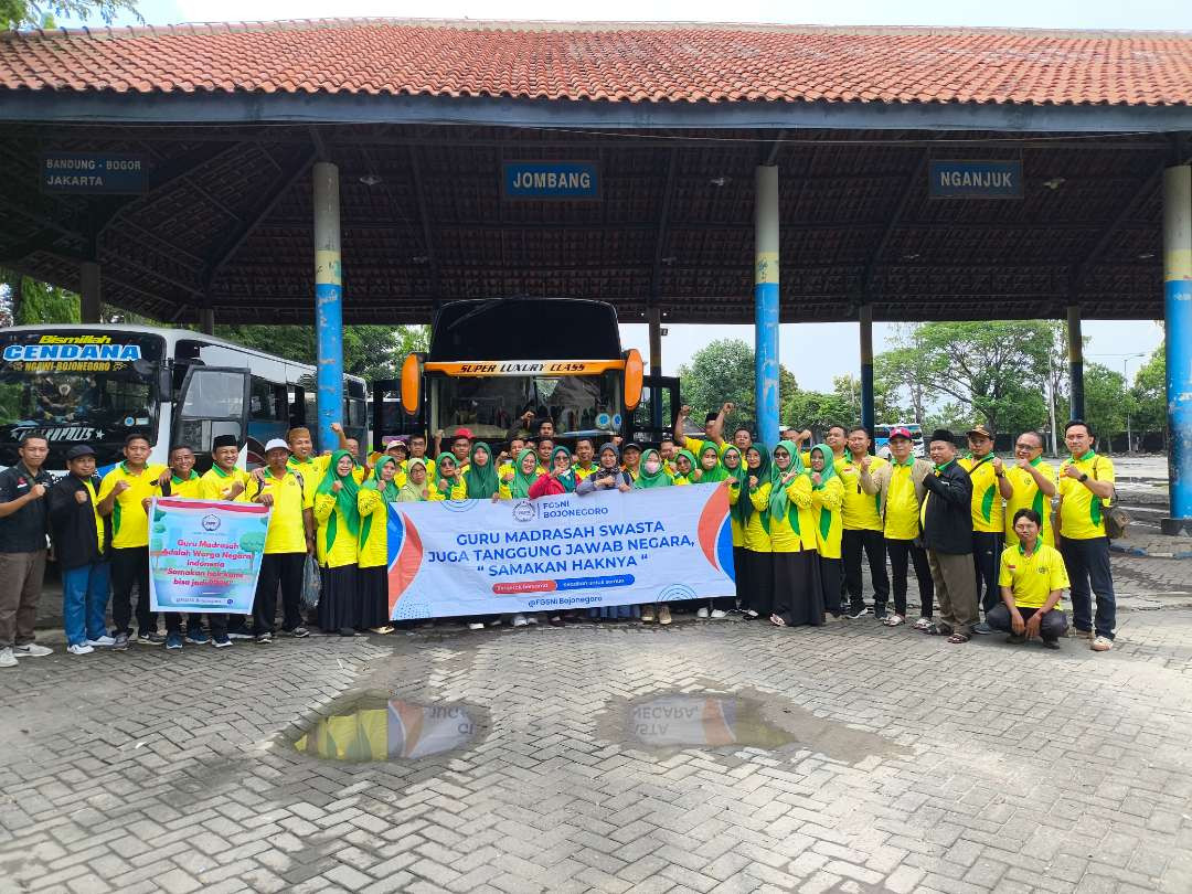 Caption: Rombongan FGSNI Bojonegoro berangkat dari Terminal Rajekwesi pada Ahad, 14 Desember 2024, pukul 13.00 WIB. (Foto: Istimewa)