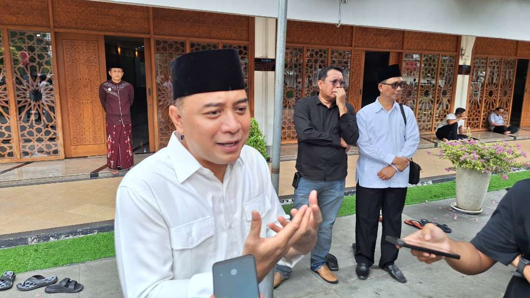 Walikota Surabaya, Eri Cahyadi menegaskan, dirinya masih memiliki pekerjaan rumah untuk menuntaskan ratusan titik banjir di Kota Pahlawan. (Foto: Julianus Palermo/Ngopibareng.id)