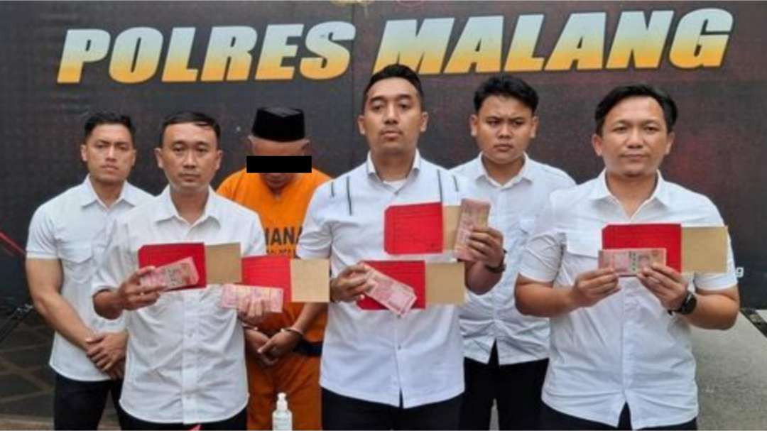 Satreskrim Polres Malang pamerkan barang bukti kasus makelar kasus (Foto: Istimewa)