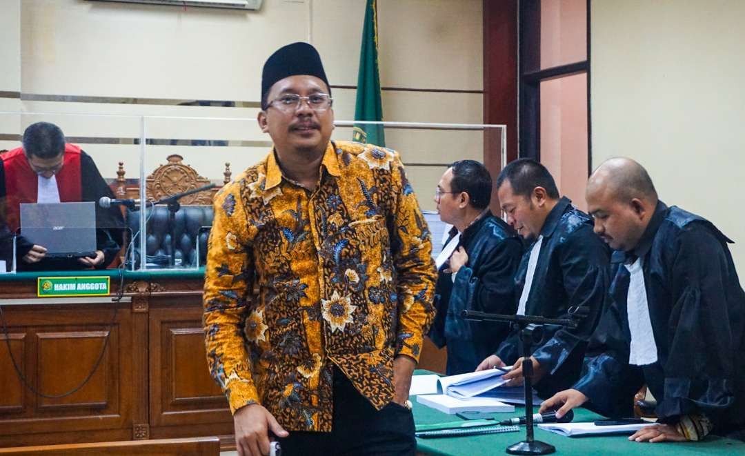 Mantan Bupati Sidoarjo, Achmad Muhdlor Ali saat di persidangan (Foto: Aini Arifin/Ngopibareng.id)