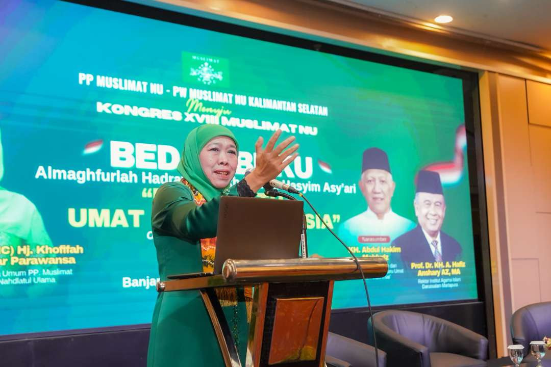 Khofifah bersama Muslimat NU menggelar bedah buku di Hotel Internasional Banjarmasin Kalimantan Selatan, Rabu 18 Desember 2024. (Foto: istimewa)