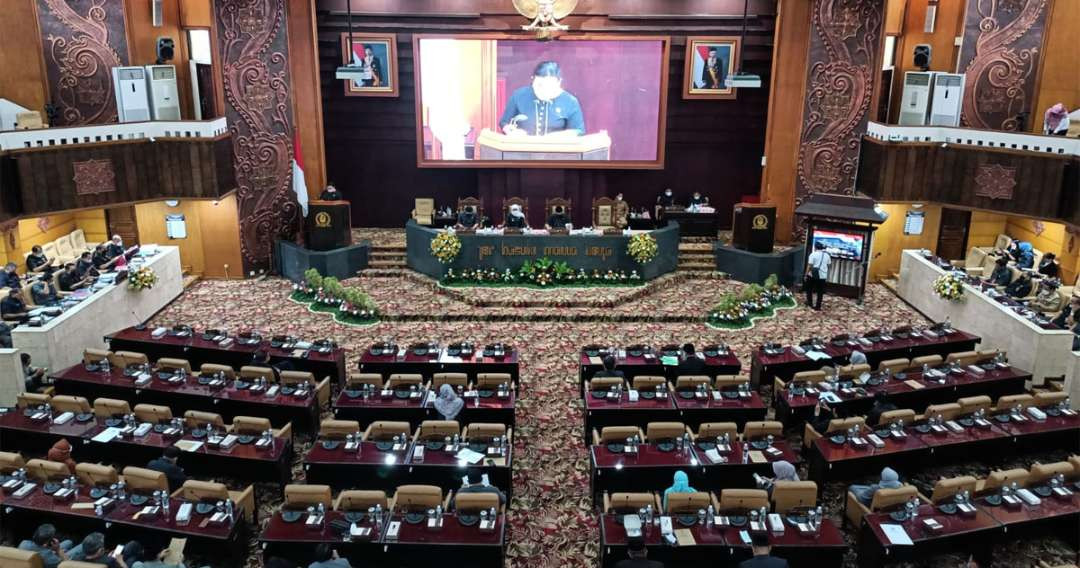 Ilustrasi tulisan pilkada oleh DPRD, sesuai konstitusi?  Sidang paripurna DPRD Jatim. (Foto:Ngopibareng.Id/Kominfo)