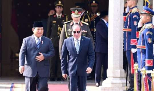 Presiden Prabowo Subianto disambut upacara kenegaraan di Istana Kepresidenan Al Ittihadiya, Kairo, Mesir. (Foto: Setpres)