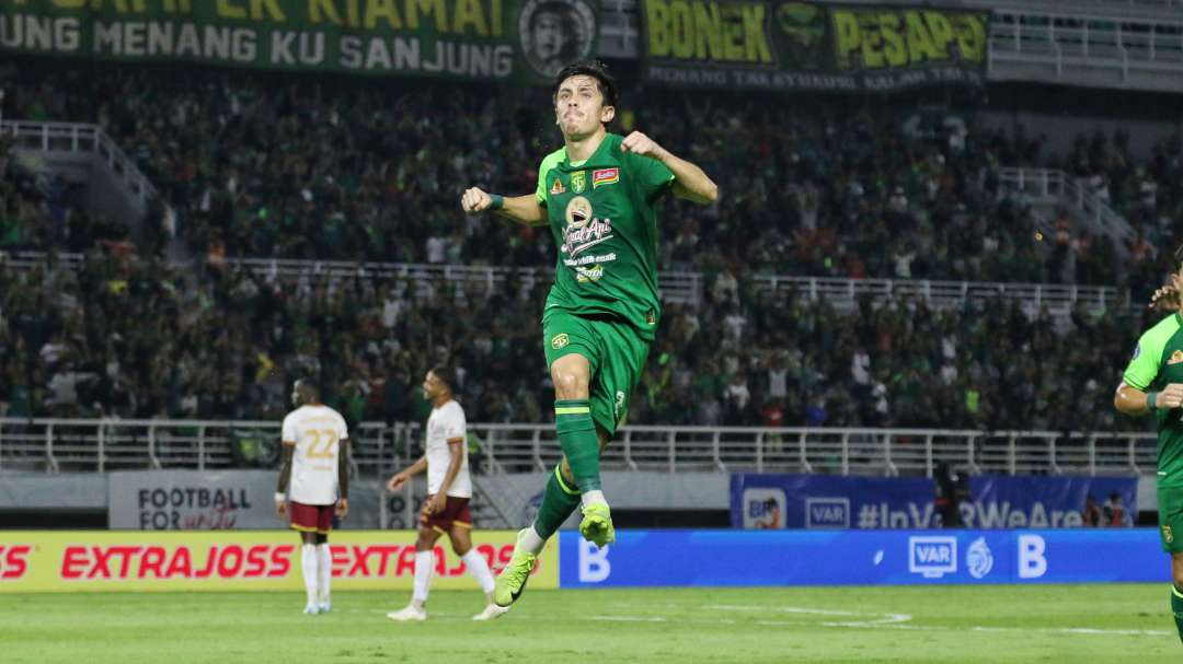 Pemain Persebaya, Francisco Rivera merayakan golnya ke gawang Borneo FC. (Foto: Fariz Yarbo/Ngopibareng.id)