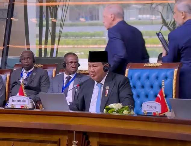 Presiden Turki, Recep Tayyip Erdogan walk out, saat Presiden Prabowo pidato di KTT ke-11 D-8, Kamis 19 Desember 2024. (Foto: YouTube)