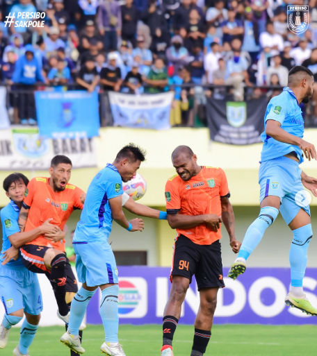 Persela Lamongan vs Persibo. Tim Laskar Joko Tingkir berhasil menaklukkan Laskar Angling Darma 3-1. (Foto: Istimewa)