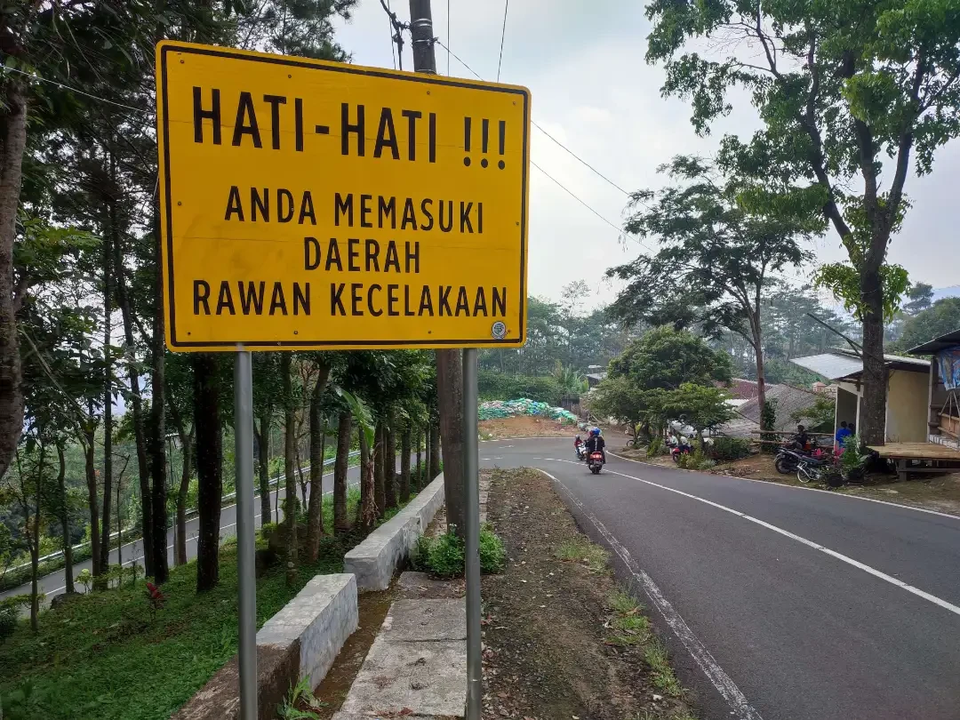 Jalur maut Cangar-Pacet Mojokerto sering memakan korban jiwa.(Foto Deni Lukmantara/Ngopibareng)