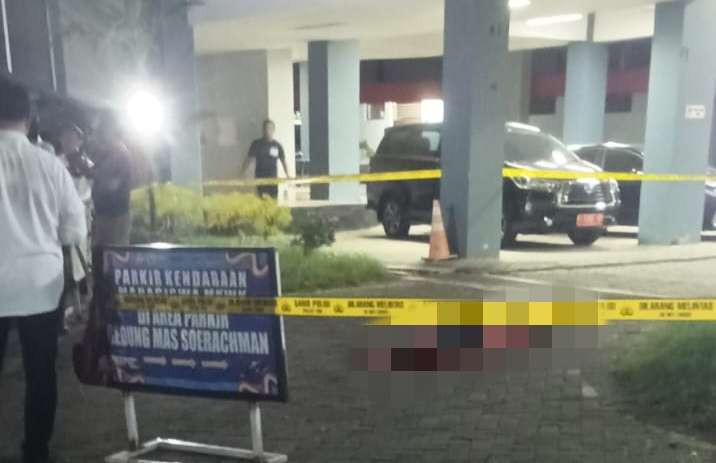 Mahasiswa Fisip Unej tewas terjatuh dari gedung lantai delapan (Foto: Tangkap layar video)