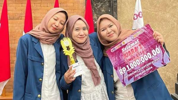 Tiga mahasiswa Kedokteran Hewan Universitas Airlangga (UNAIR) cetak juara dua pada Veterinary Scientific Event 2024. (Foto: Dok UNAIR)