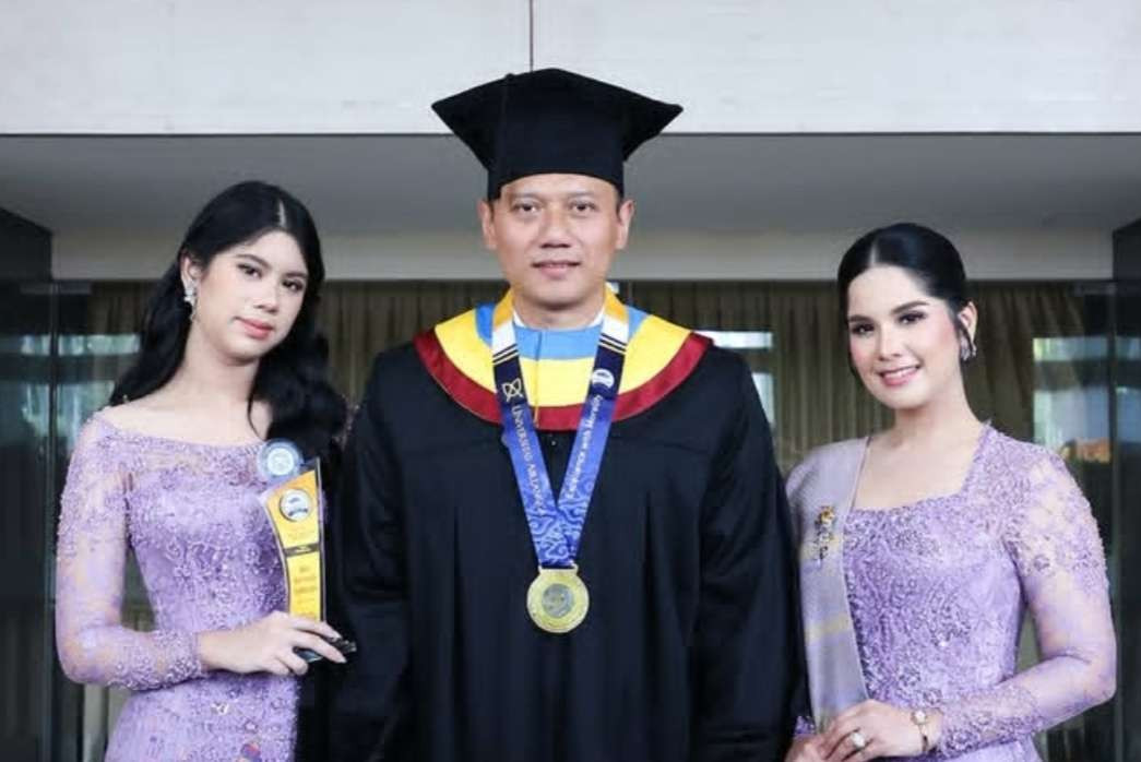 AHY wisuda ditemani istri dan anak. (Foto: Instagram AHY)