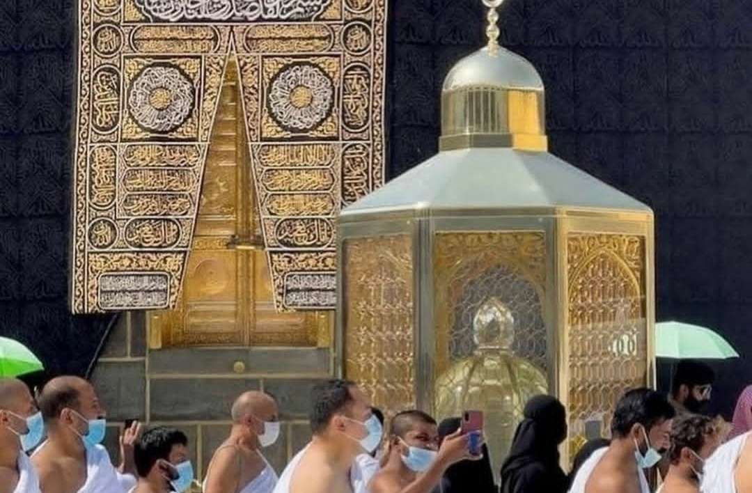 Umat Islam berkiblat di Masjidil Haram dalam mendirikan Shalat lima waktu. (Foto: dok/ngopibareng.id)