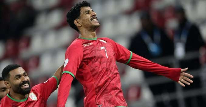 Pemain Timnas Oman melakukan selebrasi usai mencetak gol ke gawang Qatar. (Foto: X)