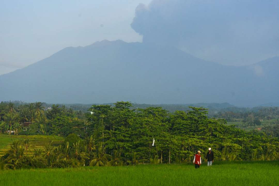 Gunung Raung kembali mengalami erupsi pada Selasa, 24 Desember 2024 (Foto : istimewa)