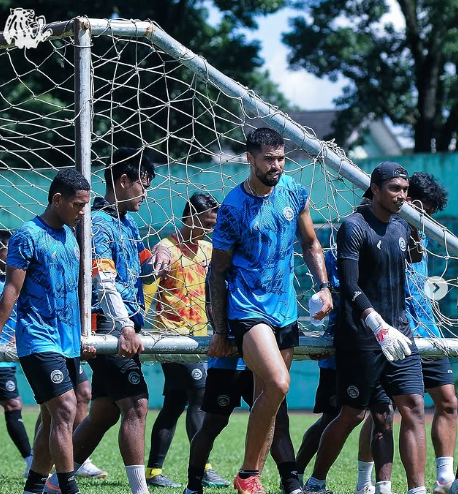 Arema Malang akan menghadapi laga tandang melawan Semen Padang dalam lanjutan Liga 1 BRI 2024-2025 di Stadion Agus Salim, Padang pada Jumat 27 Desember 2024. (Foto: Instagram Arema)