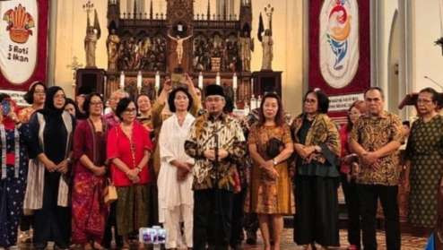 Anggota Dewan Pembina NCMS, Yudi Latif dalam sambutannya pada saat Misa Keluarga di Gereja Katedral, Jakarta, Rabu 25 Desember 2024. (Foto: Istimewa)