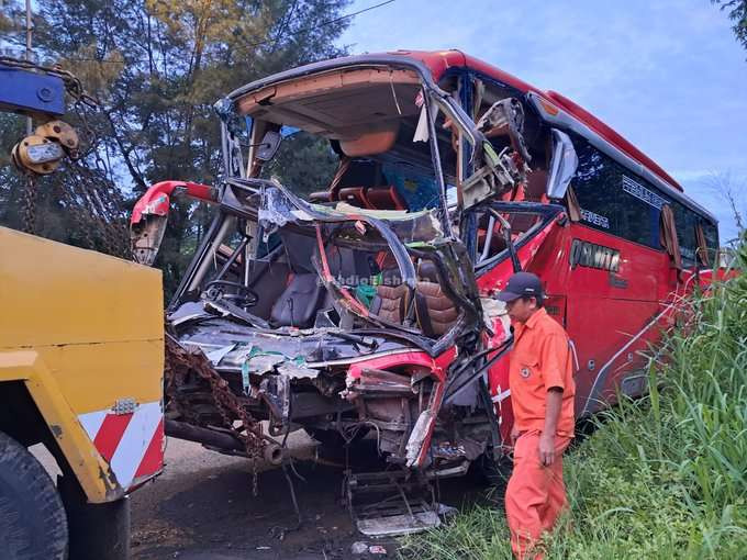 Kecelakaan terjadi di Kilometer 80 Tol Cipularang, Kecamatan Babakancikao, Kabupaten Purwakarta, Jawa Barat, Kamis 26 Desember 2024. (Foto: Istimewa)