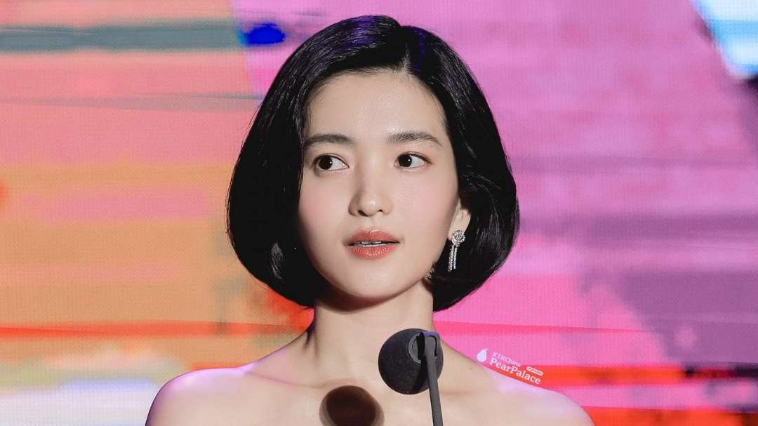 Aktris Kim Taeri sukses membawa pulang penghargaan tertinggi alias Daesang. (Foto: X)