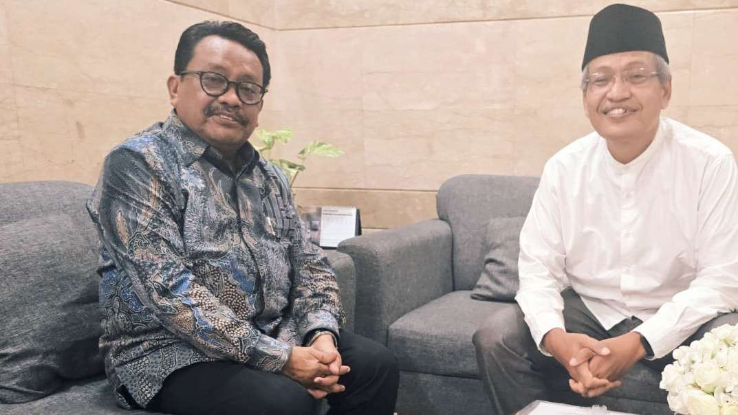 Ketua PW Ikatan Sarjana Nahdlatul Ulama (ISNU) Jatim, Prof M. Mas'ud Said berdiskusi bersama cendekiawan Muslim, Ulil Abshar Abdalla di Jakarta. (Foto: dok/ngopibareng.id)