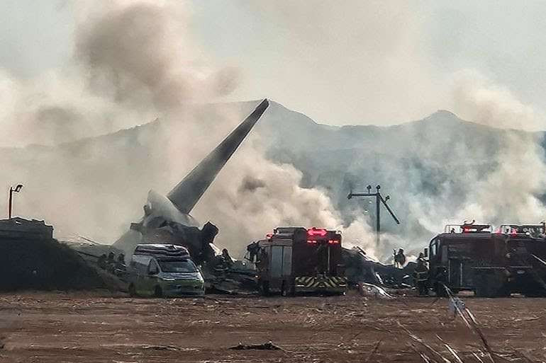 Kondisi pesawat Jeju Air yang meledak dan terbakar, Minggu 29 Desember 2024. (Foto: X)