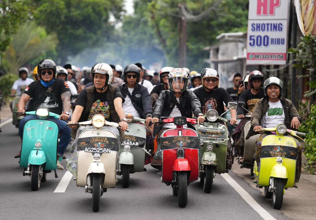 Scooter Sarungan Road to Harlah 100 Tahun PP Al Falah Kediri (istimewa)