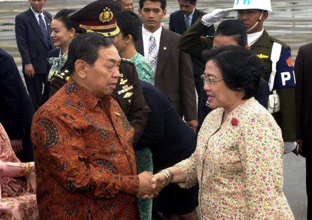 Megawati Soekarnoputri, tetap bersahabat dengan KH Abdurrahman Wahid alias Gus Dur (almarhum). (Foto: Istimewa)