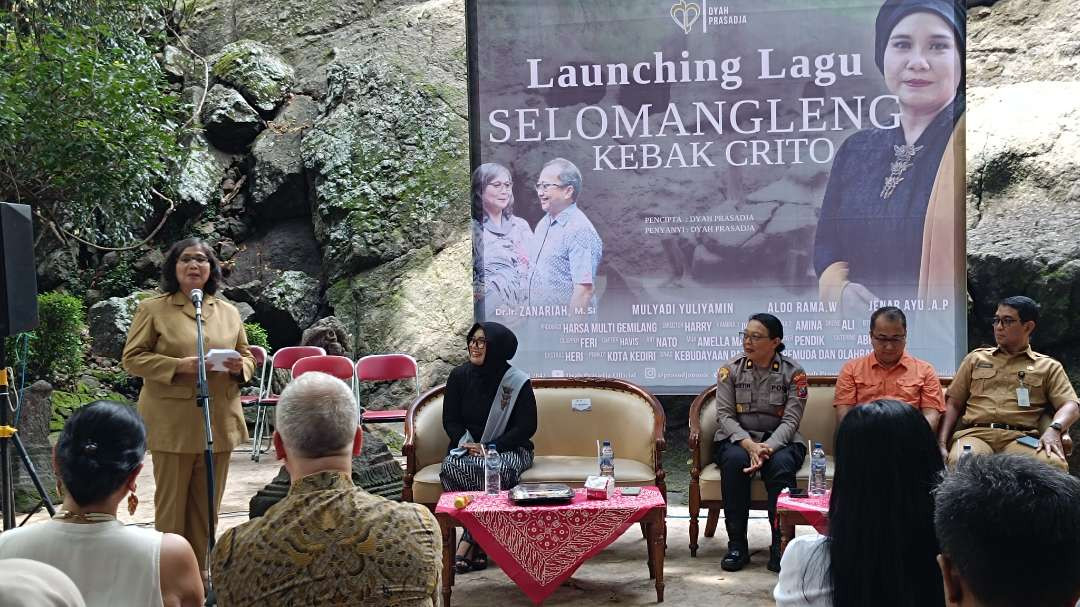 Penyanyi Dyah Prasadja meluncurkan lagu Selomangleng Kebak Crito serta mengungkap faktor yang menginspirasinya. (Foto: Fendhy Lesmana/@Ngopibareng.id)