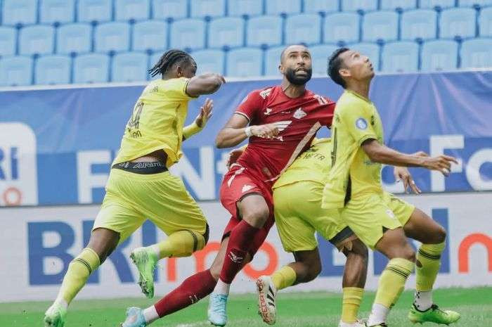 PSM Makassar terkena sanksi pemotongan 3 poin akibat insiden mainkan 12 pemain saat lawan Barito Putra, Minggu, 29 Desember 2024. (Foto: Instagram @psm_makassar)