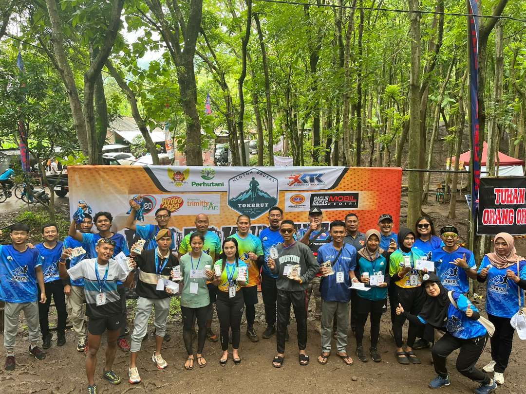 Trail Run TOKBRUT 2024, memberikan pengalaman luar biasa bagi sebagian besar peserta, terutama karena panorama alam lereng kaki Gunung Klotok, Kediri, yang eksotik. (Foto: Dok. Ashari)