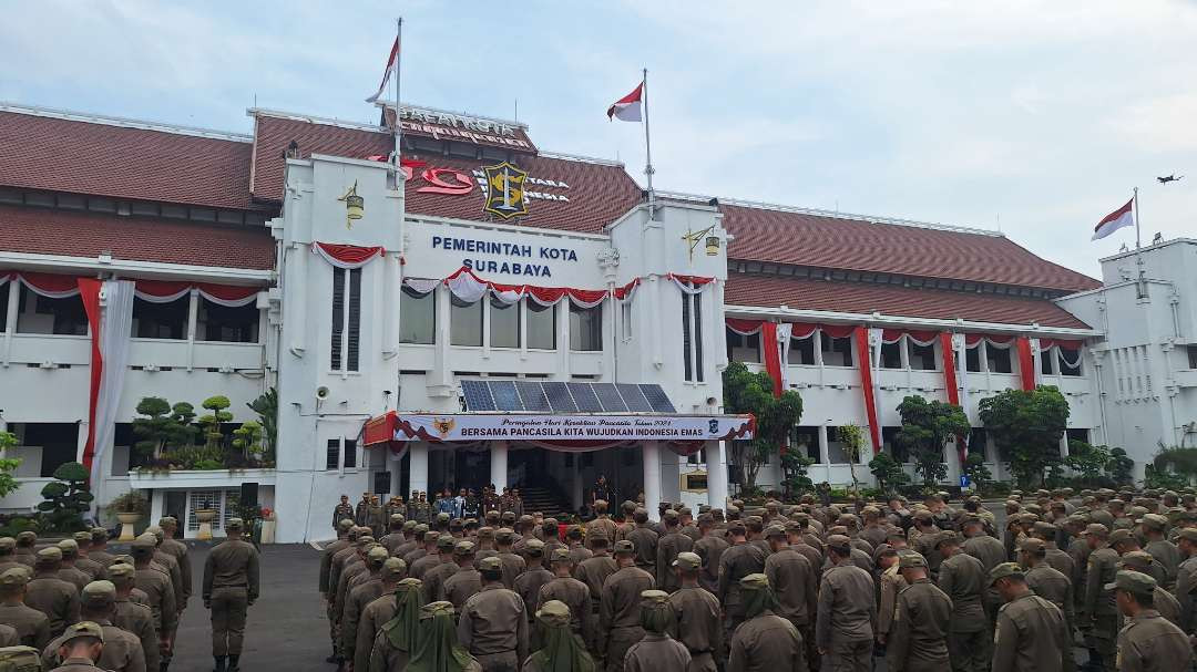 Ilustrasi apel pengamanan yang dilakukan oleh Satpol PP Kota Surabaya di Balai Kota. (Foto: Julianus Palermo/Ngopibareng.id)