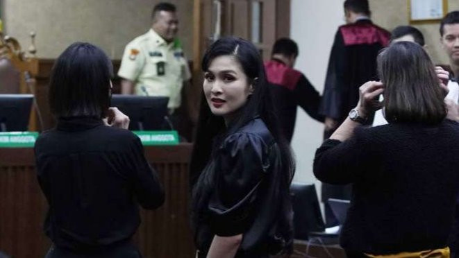 Sandra Dewi, seorang artis, menghadiri sidang untuk memberikan kesaksian dalam sidang lanjutan kasus dugaan korupsi tata niaga timah di Pengadilan Tipikor, Jakarta Pusat, Kamis (10 Oktober 2024). Jadi saksi sidang Harvey Moeis, Sandra Dewi mengaku tak pernah mau terima nafkah dari suami untuk kepentingan pribadi. (Foto: dok/ngopibareng.id)