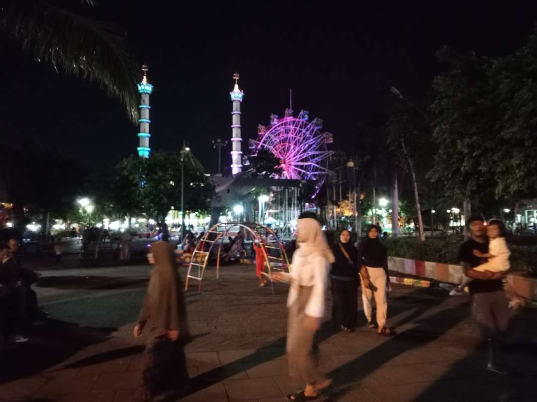 Alun-alun Kota Lamongan akan menjadi pusat massa saat tahun baru (Foto :Imron Rosidi/ngopibareng.id)