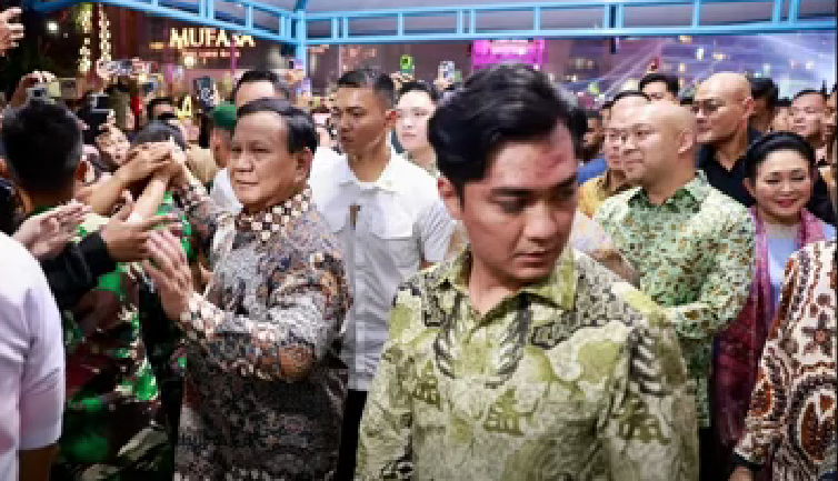 Presiden Prabowo Subianto menghadiri perayaan Tahun Baru 2025 di Bundaran Hotel Indonesia (HI), Jakarta Pusat, Selasa 31 Desember 2024 malam. (Foto: tangkapan layar kompas tv)